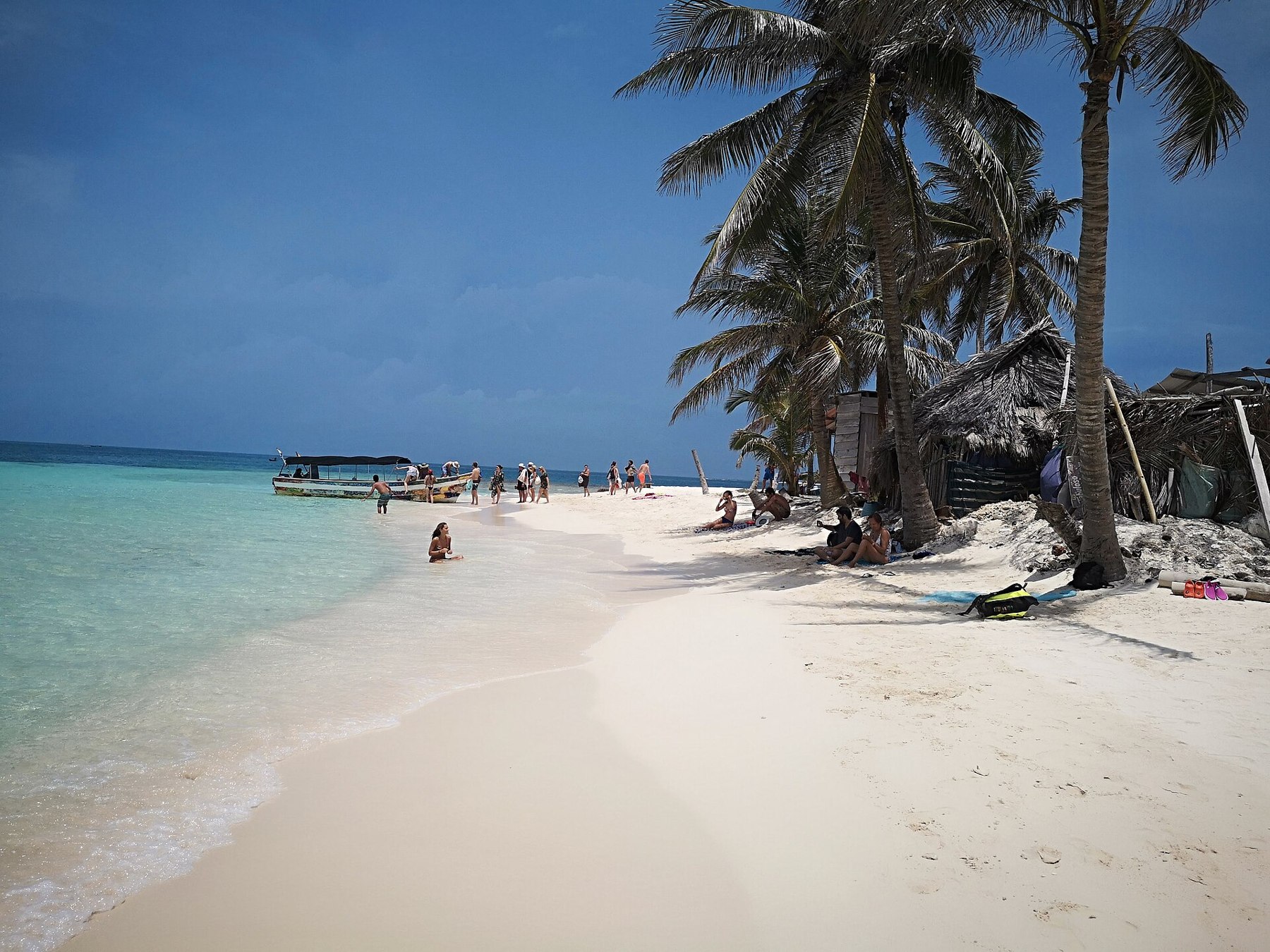 古纳雅拉(San Blas)群岛的海滩与加勒比海。