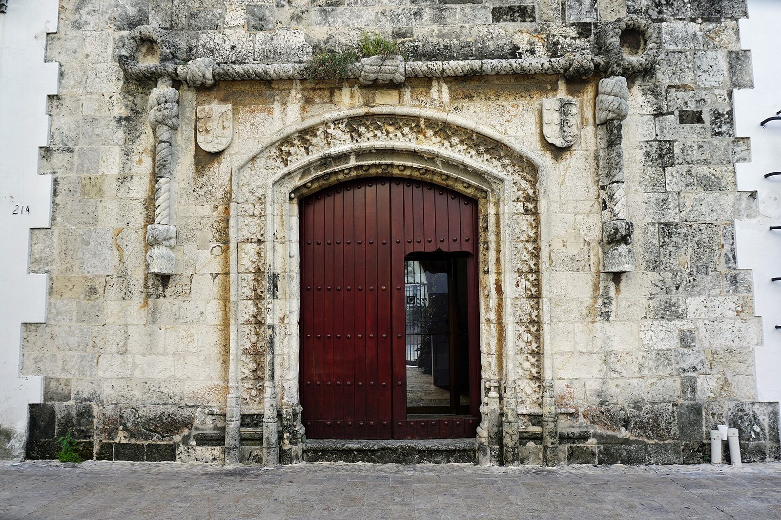 绳纹之家(Casa del Cordón):门框上刻着方济各会的绳纹,被认为是美洲最早的砖石住宅。